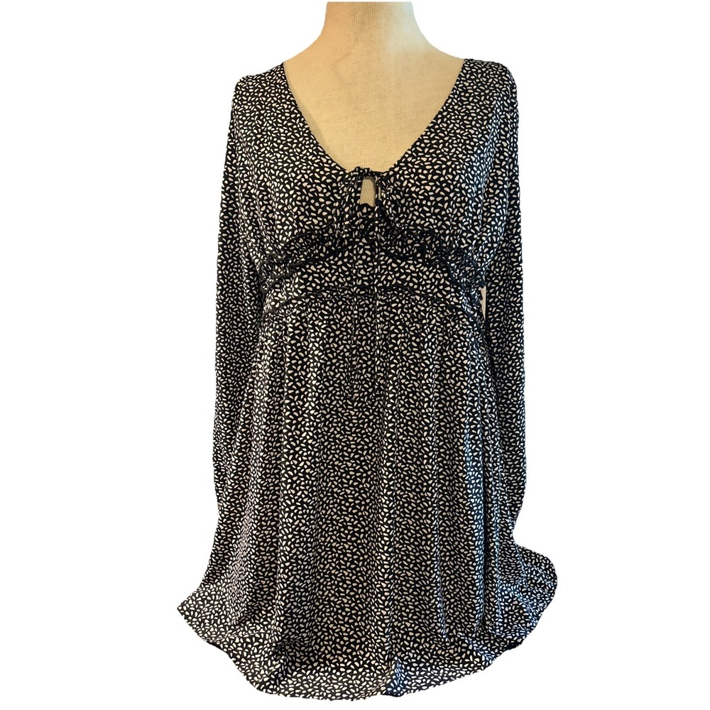 ALTERED STATE Dress Black And White Size Medium Long Sleeve Pullover